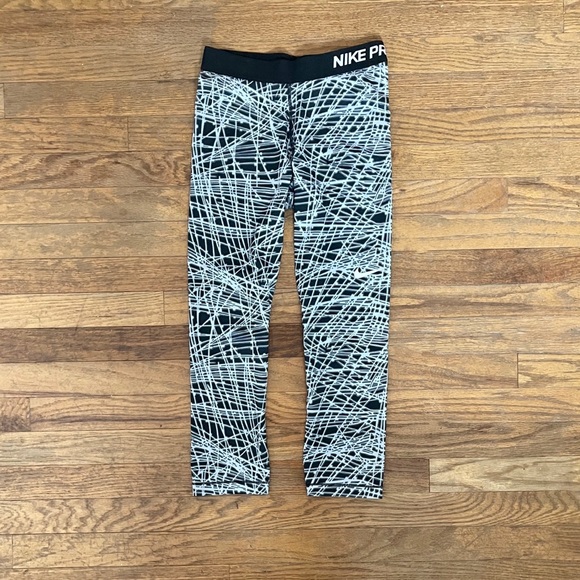 LIKE NEW Nike Pro leggings - Picture 1 of 4